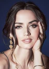 Nicole Goode's Instagram, Twitter & Facebook