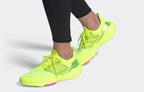 Adidas redesigned the iconic ultraboost running shoe to add even more boost foam for the ultraboost 21. Adidas Ultra Boost 21 Solar Yellow Pink Fy0848 Fastsole