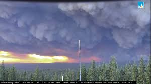 Daniel Swain on Twitter: "Massive pyrocumulus cloud developing just  northeast of Oroville on Sierra Nevada western slope. I believe this is  #ClaremontFire, and is now spreading extremely rapidly southwestward toward  northeastern Sacramento