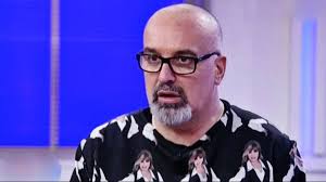Lo ha annunciato lui stesso con un post sul suo account instagram. Vite Da Copertina Finisce L Avventura Di Giovanni Ciacci
