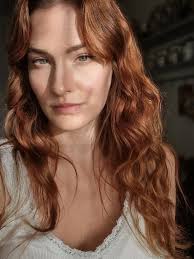 Pour ma photo de profil, la première ou la deuxième ? 👀 Efficace d'avoir  le soleil dans la tronche, je n'y voyais plus rien mais ça rend bien. . . .  #greeneyes #redhead