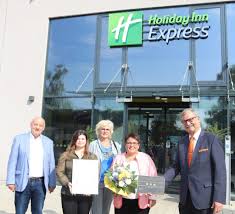 Official site for holiday inn, holiday inn express, crowne plaza, hotel indigo, intercontinental, staybridge suites, candlewood suites. Auf Sterne Niveau Ubernachten Im Holiday Inn Express Emz Eifel Mosel Zeitung
