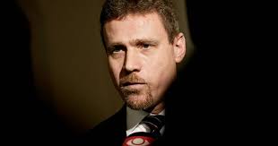 Konservativ får kritik for dobbeltrolle