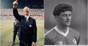 World cup winner jack charlton, who forged a successful career in management after hanging up england's jack charlton proudly shows off the jules rimet trophy as he parades it around wembley. John Aldridge Reveals Cracking Italia 90 Drinking Session With Jack Charlton And Italian Police Balls Ie