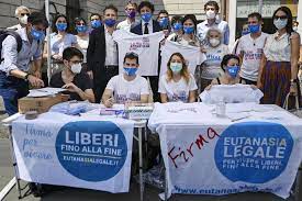 Il parlamento ignora le proposte di legge e i richiami della corte costituzionale per regolamentare, anche in italia, l'eutanasia. C3uyhibsipe Vm