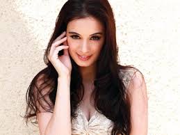 Evelyn sharma age, boyfriend, husband, family, biography & more. Ranbir Kapoor Hugger Evelyn Sharma Exclusive Interview Filmibeat