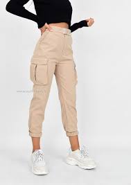 Entra aquí y descubre lo nuevo en ropa, zapatos y complementos de moda. Pantalon Cargo Beige Avec Poches From Outfitbook On 21 Buttons