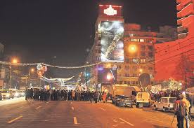 Rosca valentin comanda o companiede 5 tancuri(care ulterior au fost foarte protestatarii au reuşit să construiască o baricadă de apărare în faţa restaurantului dunărea, care a rezistat până la miezul nopţii, dar a fost. Baricada De La Inter A CÄƒzut In FaÅ£a Gerului Libertatea