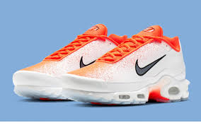Select category community events gigs housing jobs resumes for sale services. Available Now Nike S Popular Air Max Plus Appears With Spray Painted Uppers Sb Roscoff