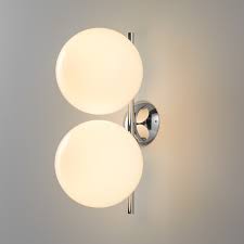 A minimalist, yet versatile light, is perfect for a decorative wooden panel or a simple wall/ceiling. Flos Ic C W Double Wandleuchte Kaufen Lampenwelt De