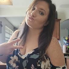 What are notary services and fees available around 730pm in Crowley?