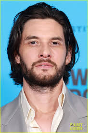 Mary-Louise Parker Makes Rare Appearance with Daughter Ash at 'The  Institute' London Premiere: Photo 5168208