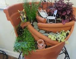 Kreativer Minigarten 16 Originelle Baselideen Aus Alten Blumentopfen Mini Garten Container Garten Und Garten
