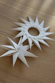 123 Super Ideen Weihnachtssterne Basteln Archzine Net Weihnachtsstern Basteln 3d Sterne Basteln Sterne Falten Aus Papier