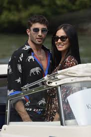 Nei titoli omettono in italia per creare un mondo parallelo in cui c'è stephen king che viene battuto da giulia de lellis e festeggia il compleanno in solitudine, dopo. Giulia De Lellis And Andrea Lannone At 2019 Venice Film Festival 08 31 2019 Hawtcelebs