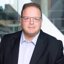 Daniel Langen auf LinkedIn: Geschafft!! 💪 Die erste Folge unseres Podcasts  I'm not C-Level ist seit…