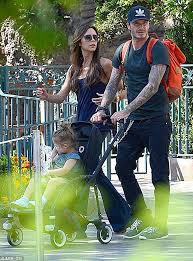 David beckham verspottet indem sie kinder uber graue haare. Pin Von Kelvin Green Auf Victoria Beckham Style Icon Kinderwagen Marken Luxus Kinderwagen Kinder Wagen
