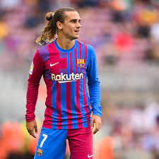 Griezmann débute sa deuxième saison avec les blaugranas en tant que titulaire sous les ordres du nouvel entraineur ronald koeman, avec le départ de suarez pour l'atletico de madrid, griezmann est avec messi le fer de lance de l'attaque catalane. Scmfd8vkfpqzrm