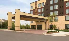 Wifi, parking, and an airport shuttle are free at this hotel. Holiday Inn Chicago Schaumburg An Ihg Hotel Schaumburg Updated 2021 Prices