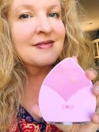 Zoe Silicone Sonic Face Brush Makes Your Skin Look & Feel Great!