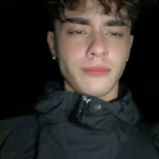 Explore personalized AI characters related to “benjamín  blackwhiplash"|PolyBuzz