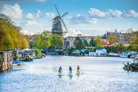 Aus rücksicht auf die belgier wurde amsterdam als die hauptstadt aus der verfassung gestrichen. Sup In The City Amsterdam Sup Board Magazin