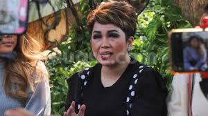 Dalam kandang yang kecil di betlehem putra tunggal maha kudus dilahirkan gloria tuhan gloria tuhan di muliyakan namamu bundaku. Aksi Memukau Joy Tobing Di Konser 7 Ruang Salam Natal Danau Toba