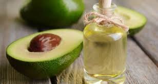 O azeite de abacate é extraído a partir da polpa da fruta, o que o torna um dos poucos óleos comestíveis não derivados de sementes. Azeite De Abacate Extra Virgem 250ml Quali Edin
