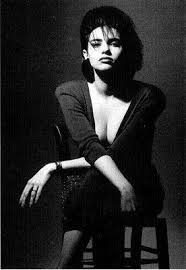 Cette page est pour celles et ceux qui aiment béatrice dalle. Pin On Girls