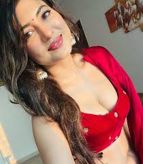 Poonam Rajput - Free pics, galleries & more at Babepedia
