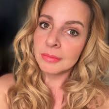 Mona Power (@bathtub_witch)