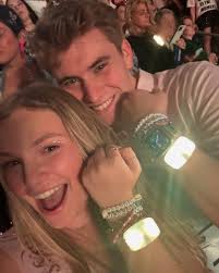 it's you and me that's my whole world 🫶 #MiamiTSTheErasTour #TSTheErasTour