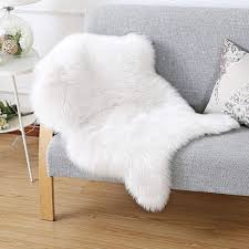 Dieser schöne teppich liegt bei mir im wohnzimmer und wird so gepflegt, wie ich es im video zeige :) viel spaß beim anschauenverwendet habe ich:hundebürste. Schaffell Teppich Weiss Kunstfell Teppiche Kaufland De