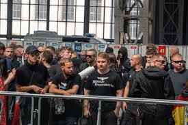 Polizeieinsatz anlässlich des Versammlungsgeschehens rund um den CSD in  Leipzig · Leipziger Zeitung