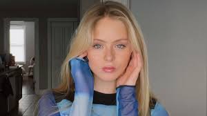 En bañador rosa Loreto Peralta le dicen barbie y destrona a Belinda