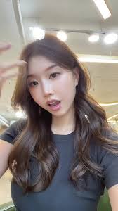 Transform Your Look: Hair and Nails Like Jennie