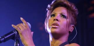 Vídeos, traduções e muito mais. Toni Braxton Supera Traumas Do Coracao E Diz Que Esta Atualizada Em Novo Disco 08 06 2010 Uol Entretenimento