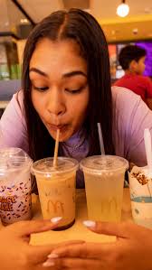 Its giving festive at @mcdonalds_za 💜 try out their new festive items 🤤!  #TurningSAPurple. Follow #McDonaldsFestive to experience the magic 🪄.  #gifted @Service Insider 💚🎥: @ds_cr3ations