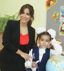 Певица ани лорак поздравила с десятилетием свою дочь софию, рожденную в браке с турецким бизнесменом муратом налчаджиоглу. Doch Ani Lorak Debyutirovala Na Modnom Pokaze Newsroyal Com