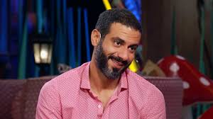 استعان الفنان محمد ممدوح الشهير بـ«تايسون»، بمشهد من فيلم «إبراهيم الأبيض» للحديث عن قوة وبراعة الفنان محمود عبدالعزيز في الأداء التمثيلي، وذلك عبر حسابه على موقع الصور. Ø§ÙÙÙØ§Ù ÙØ­ÙØ¯ ÙØ±Ø§Ø¬ ÙØ¹ÙÙ Ø¹Ù ÙÙØ¹Ø¯ Ø²ÙØ§Ø¬Ù