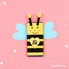 These hot chocolate wrappers are fun and easy to make. Bee Valentine Chocolate Wrappers The Craft Train