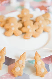 Biscuits Sables De Noel A L Amande Recette Sables De Noel Biscuit Sable Noel Biscuits Sables