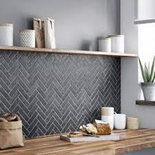 mosaique sol et mur graphik chevron marbre noir leroy merlin il en faudrait 13 pour la credence 116x6 cuisine moderne interieur de cuisine credence cuisine