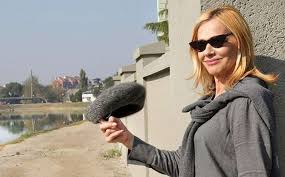 Pozivamo vas da svojim prisustvom uveličate promociju knjige planeta dvorište. Planeta Dvoriste Balaseviceva Supruga Izdala Svoju Prvu Knjigu Radio Sarajevo