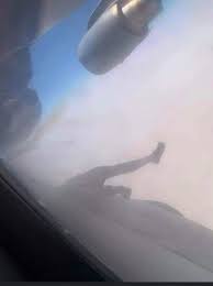 جزء يتسرب من خلال حبيبات التربة الي المياه الجوفية. Ghojhfyytsdwam