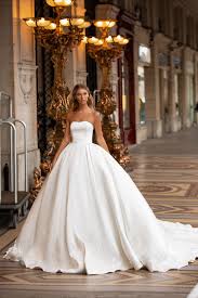 With that wedding or gala invitation comes the unspoken ask that you flaunt your finest. Bohemian Wedding Simple Plus Size Wedding Dresses Casual Formal Female Queewwn
