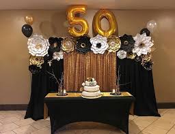 Backdrop Black And Gold Diy Party Decorations Gold And Black Backdrop Decoracion Cumpleanos Mujer Decoracion De Cumpleanos Fiestas De Graduacion Decoracion