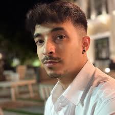 ימין ושמאל רק חול וחול... שאלתם את עצמכם פעם מה מקור המילים "ימין" ו"שמאל"?  התשובה נעוצה בכיוון שאליו אתם מסתכלים. מומלץ להסתכל קדימה! ומה יש מקדימה?  קדם! כלומר המזרח. אז רגע... אם