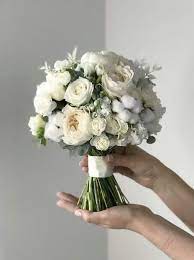 La piantina l'ho travasata e ho pensato di riutilizzare questo simpatico vaso. Cvety Bukety Moskva Small Wedding Bouquets Flower Bouquet Wedding Elegant Wedding Bouquets