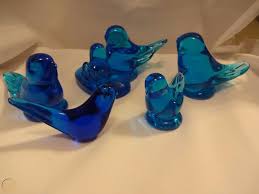 Our collection of glass figurines includes a large number of animal glass figurines that have been inspired by birds all around the world. Vintage Blue Glass Bluebird Of Happiness Bird Figurines 5 1729164599